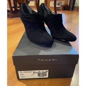Tahari Grant Suede Black Round Toe Booties new in box